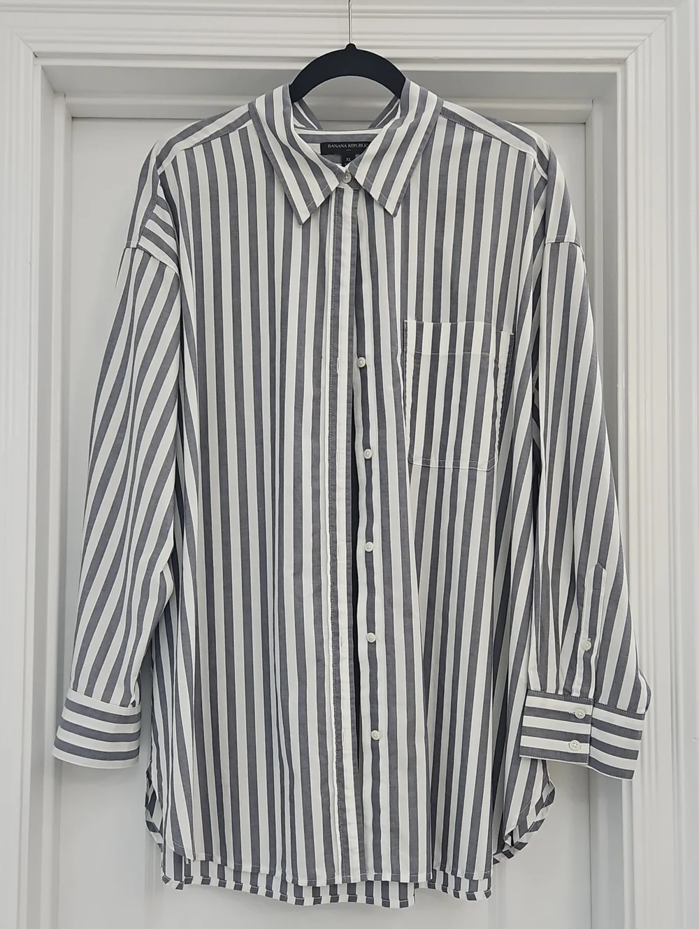Banana Republic Gray & White Vertical Stripe Button-Down Shirt